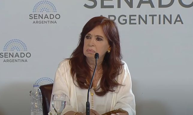 Cristina Kirchner reapareció para pegarle a Clarín