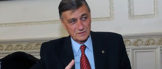 Binner dijo que el gobierno vive "en estado de cripación permanente"