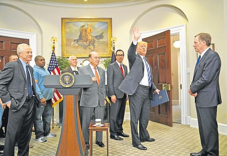 Navarro, Ross y Lighthizer, los ‘mosqueteros’ proteccionistas que asesoran a Donald Trump