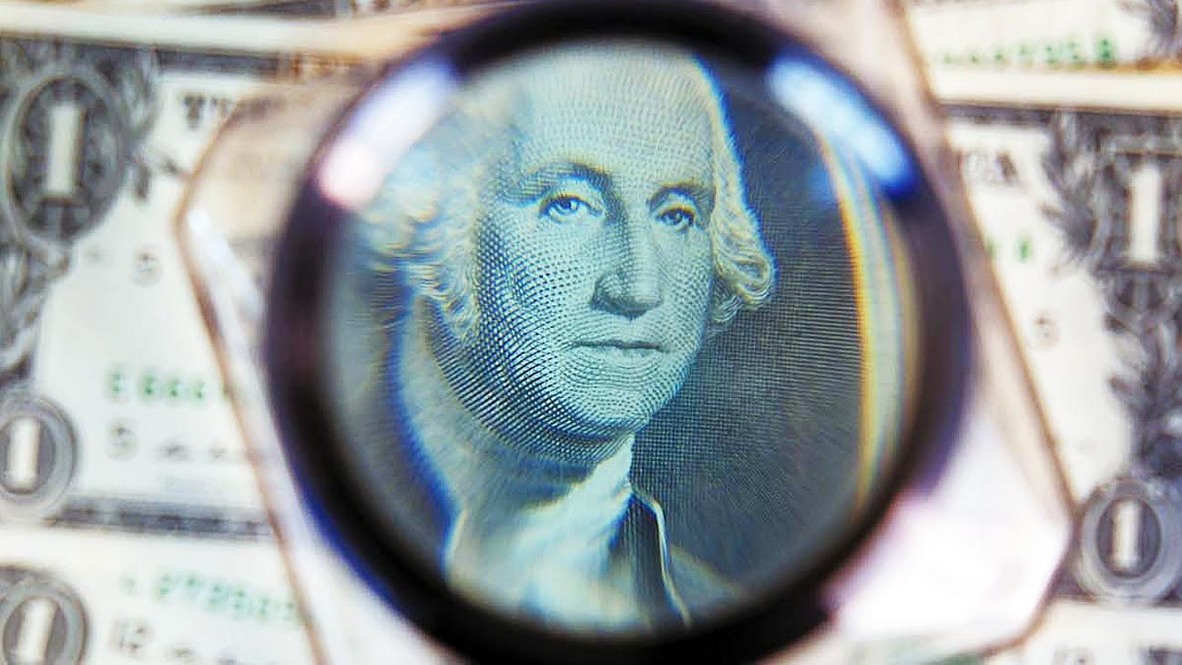 El dólar cierra la semana en niveles máximos en ocho meses