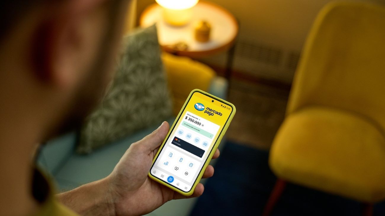 Mercado Pago permite comprar dólar oficial desde su app: a qué precio lo vende