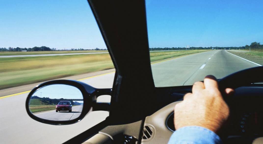 Peligro en las rutas: sólo 1 de cada 2 conductores conoce la seña para adelantar