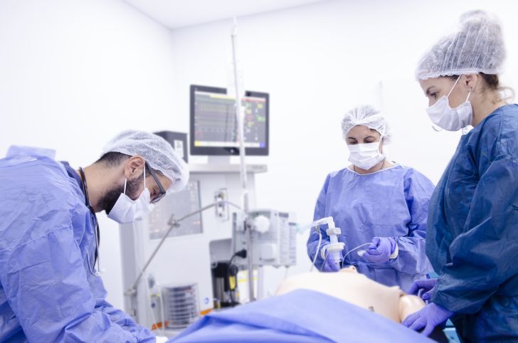 Formación profesional en anestesiología, con tecnología de punta importada desde Noruega