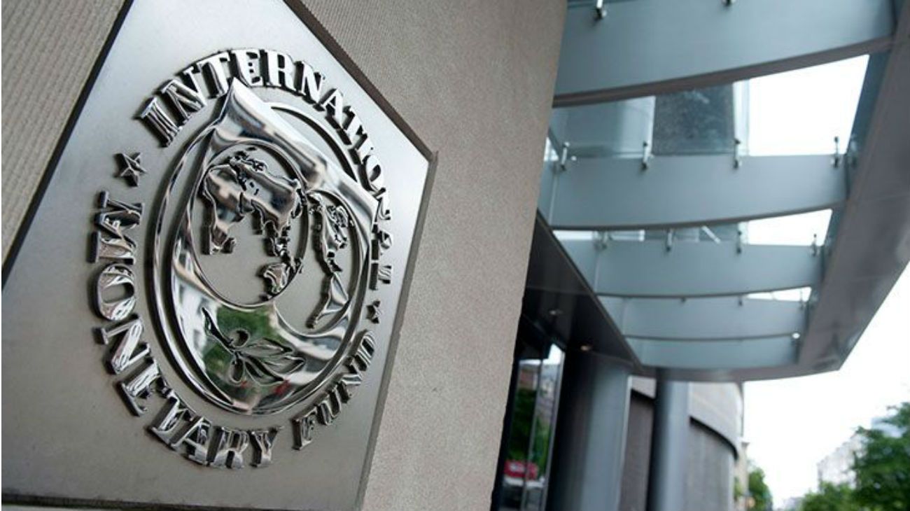 El FMI estima que el PBI de Argentina caerá, al igual que el consumo y la inversión