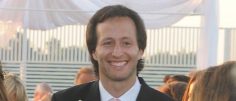 El hermano de Romina Yan es el nuevo programador de Telefé