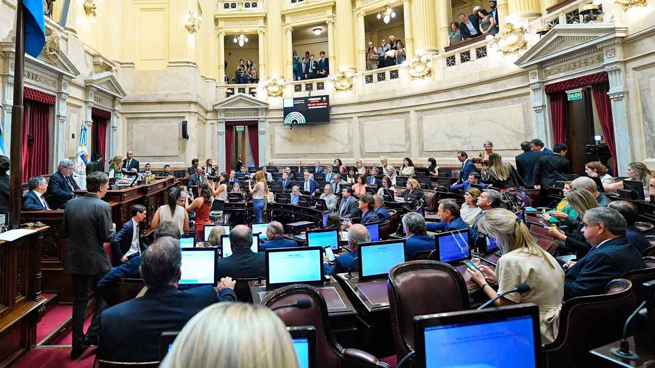 Sesiona el Senado en un clima de tensión