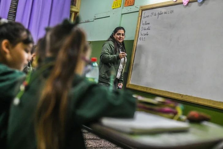El Gobierno aumentó a $500.000 el salario mínimo docente a nivel nacional
