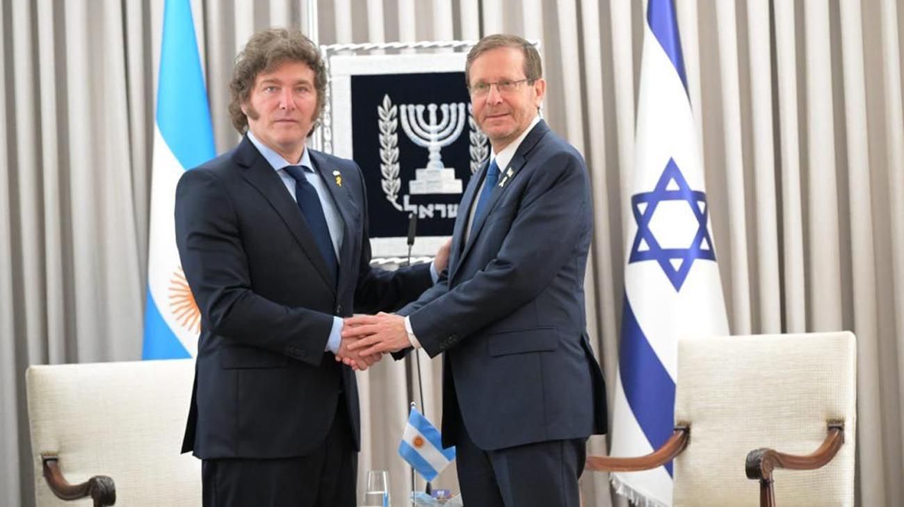 La gira de Milei en Israel: lloró en el Muro de los Lamentos, prometió el traslado de la embajada y se reunió con Isaac Herzog