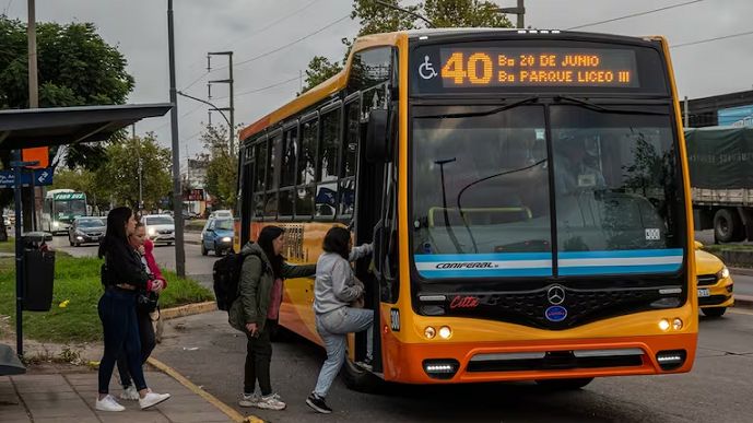 Transporte urbano: circulan las nuevas unidades de Coniferal en la línea 43