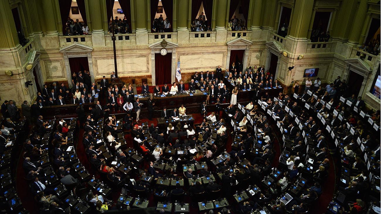 Solo dos proyectos y el anuncio de un nuevo decreto para aumentar AUH