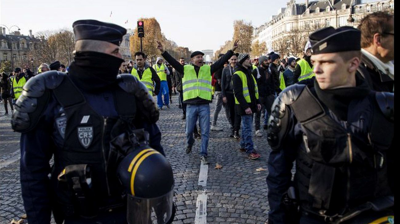 La Policía de París se negó a reprimir a los "chalecos amarillos"