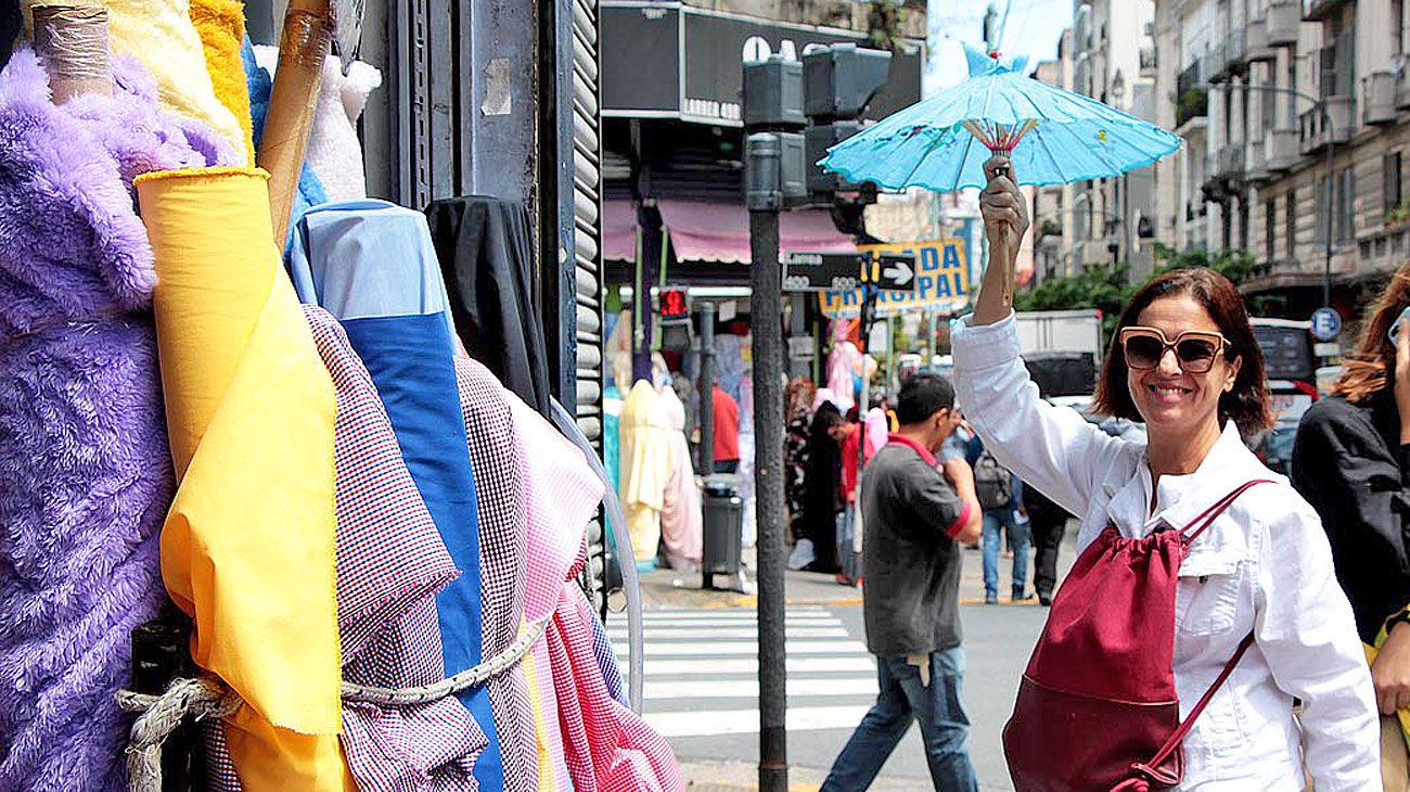 Enseñan a comprar low-cost en tours guiados por el Once