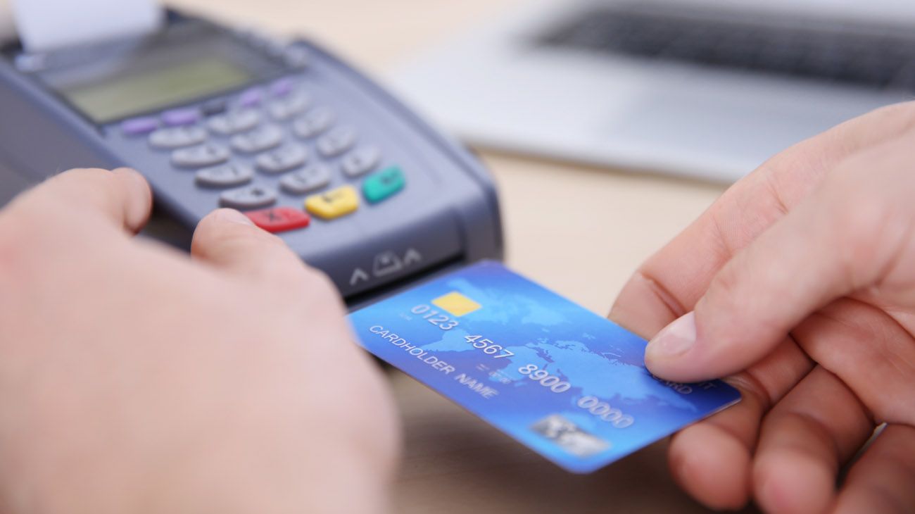 Usuarios de tarjetas de crédito y débito ya no necesitan firmar los cupones de pago