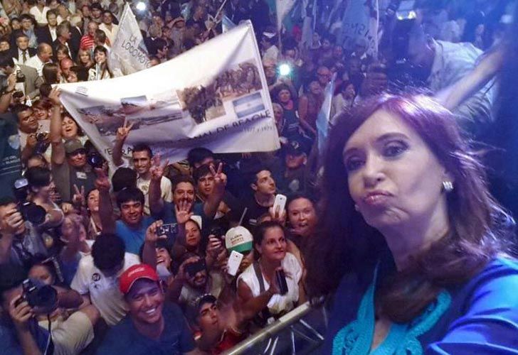La obsesión de los políticos argentinos por las "selfies"
