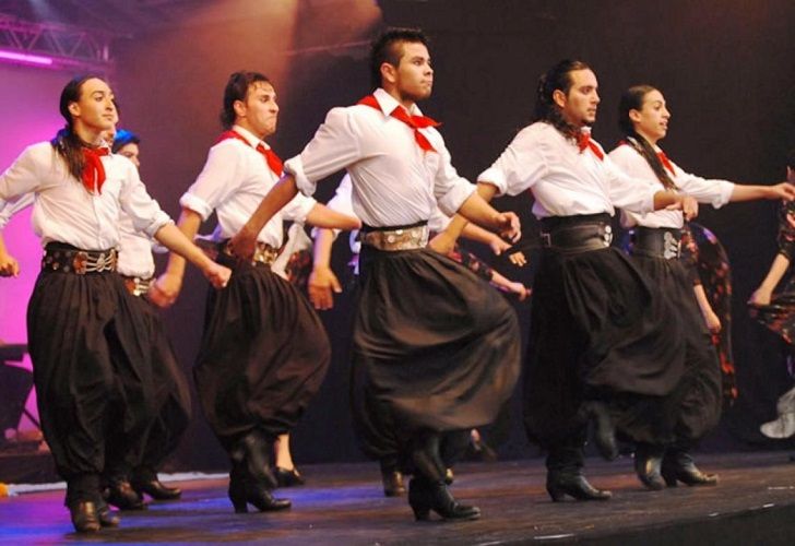 Prevén que recién en el 2021 se enseñará folklore en las escuelas