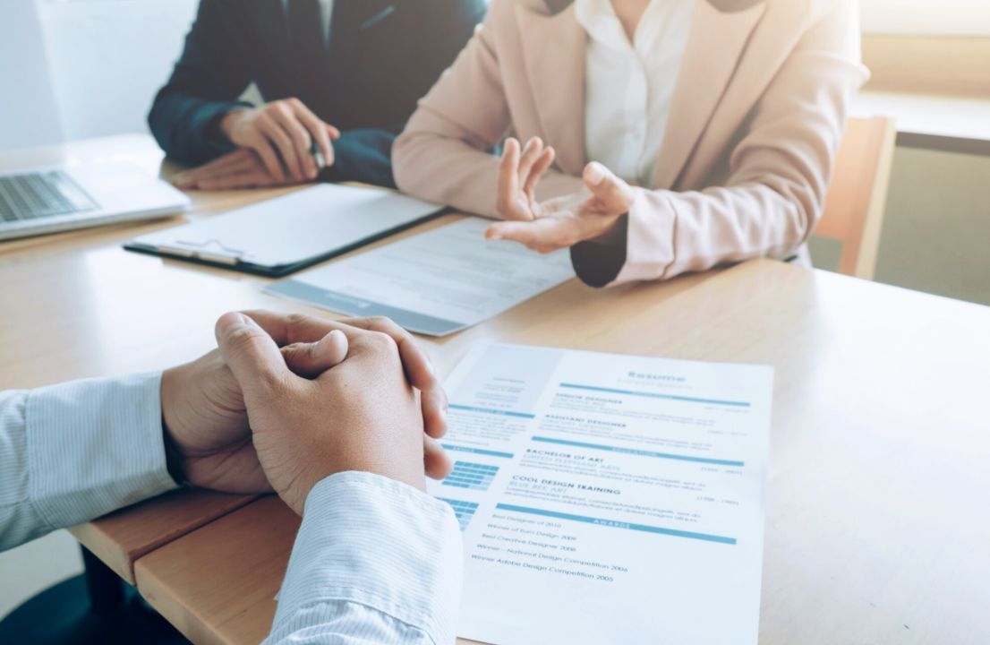 Qué poner en el currículum en 2026: datos obligatorios, recomendaciones y qué conviene omitir
