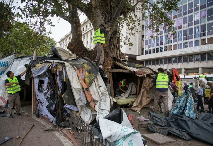 Desalojaron a excombatientes de Malvinas de Plaza de Mayo