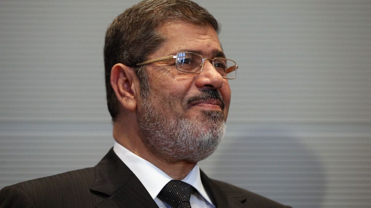 El expresidente egipcio Mohamed Morsi murió en un tribunal mientras lo juzgaban