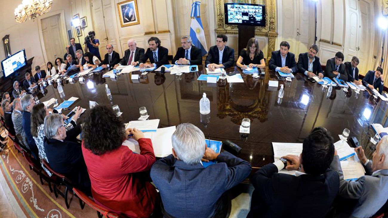 Encuesta: el 59% cree que la actitud del Gobierno ante el coronavirus es "adecuada"