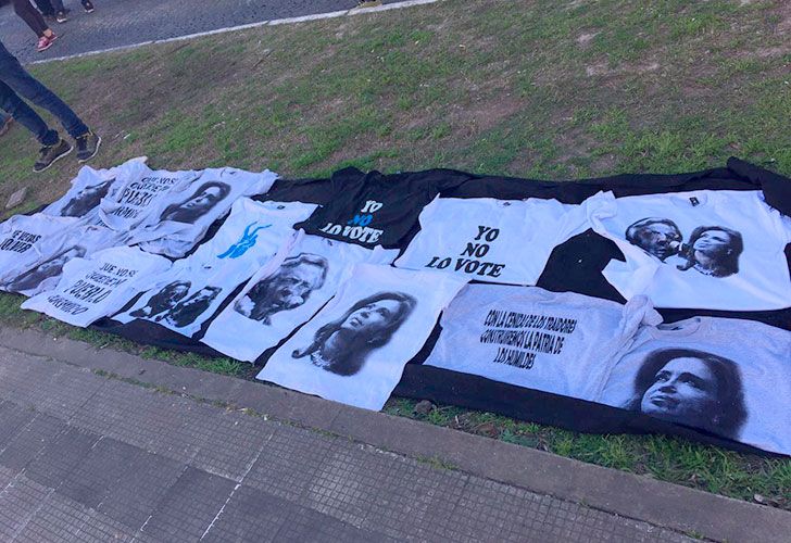 Merchandising y liturgia kirchnerista en el acto de Cristina