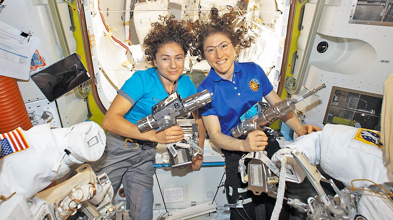 Las mujeres somos noticia, desde el fútbol al espacio