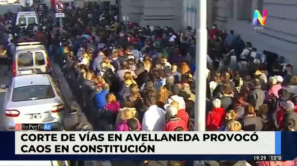 Caos en constitución: manifestantes cortaron las vías del tren y generaron demoras