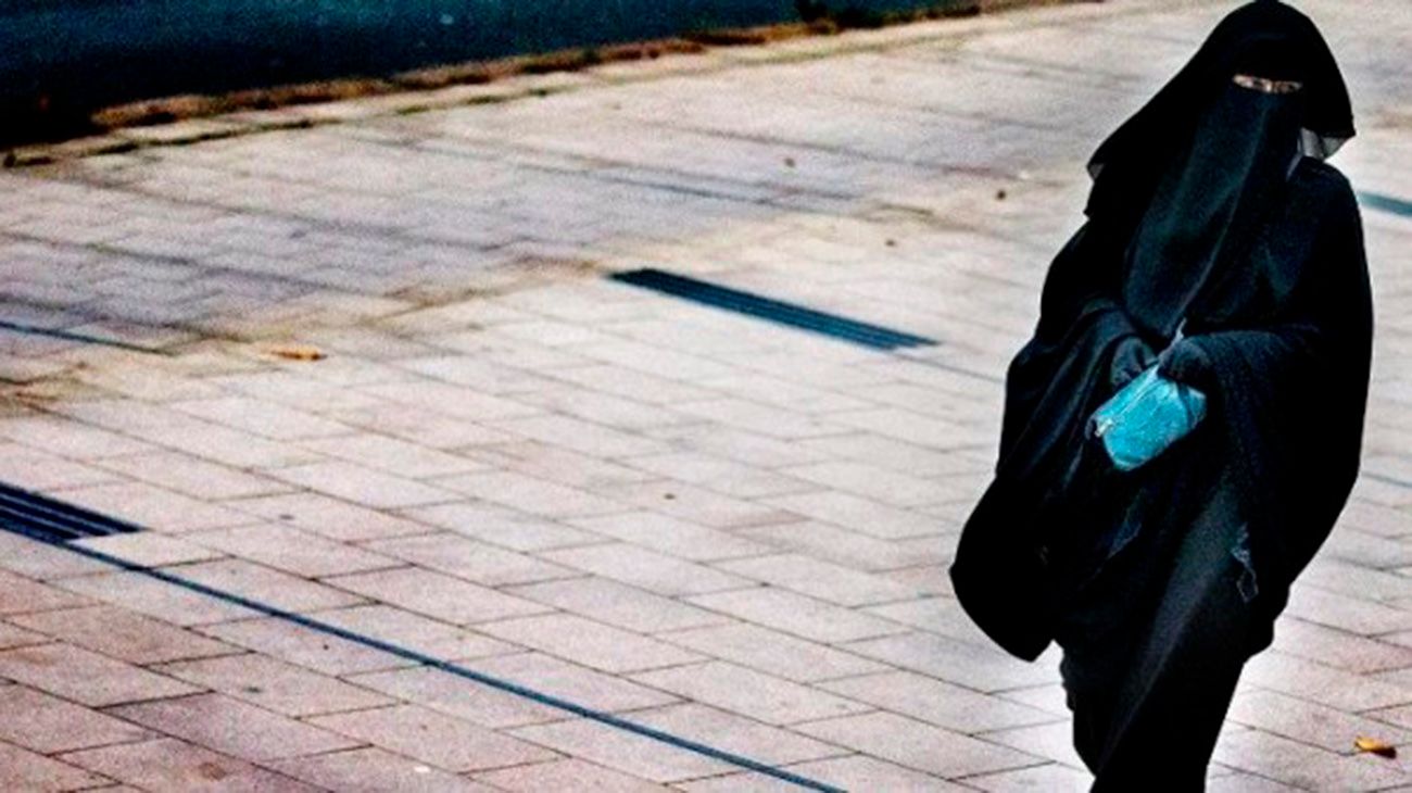 Holanda: prohíben el uso del burka y velos en espacios públicos