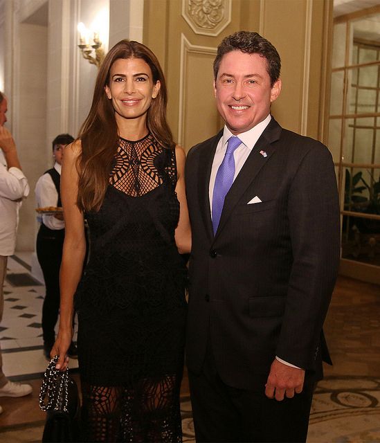 El bullicioso adios al embajador de Estados Unidos