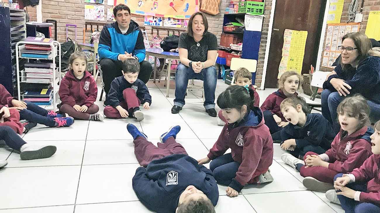 Con una canción, enseñan RCP a nenes desde jardín de infantes