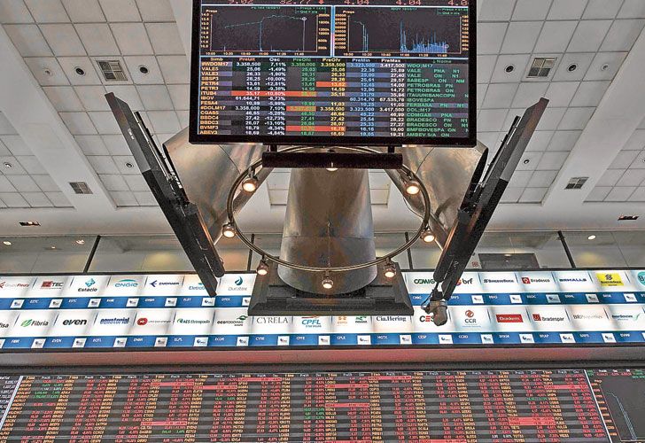 Mercados en ebullición: la Bolsa rebotó, pero el real siguió cayendo