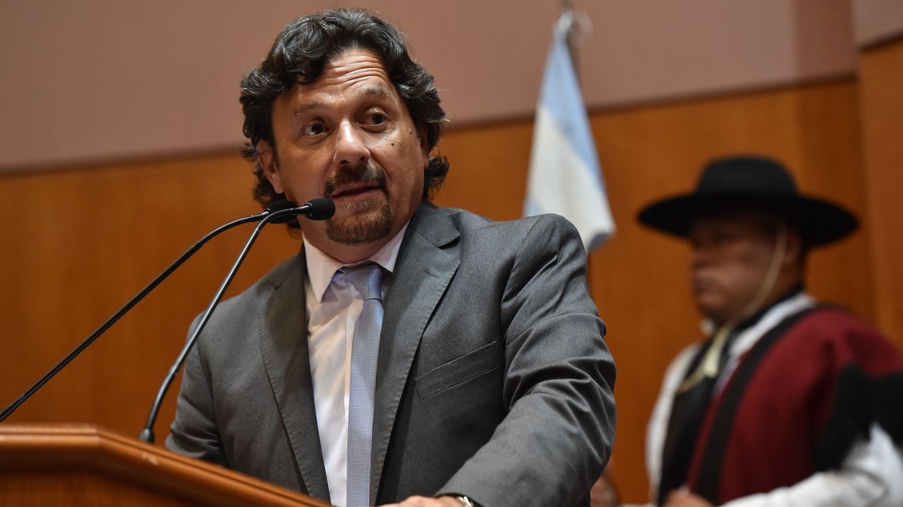 Pase de factura de Gustavo Sáenz al gobierno de Milei: "Les falta un baño de pueblo"