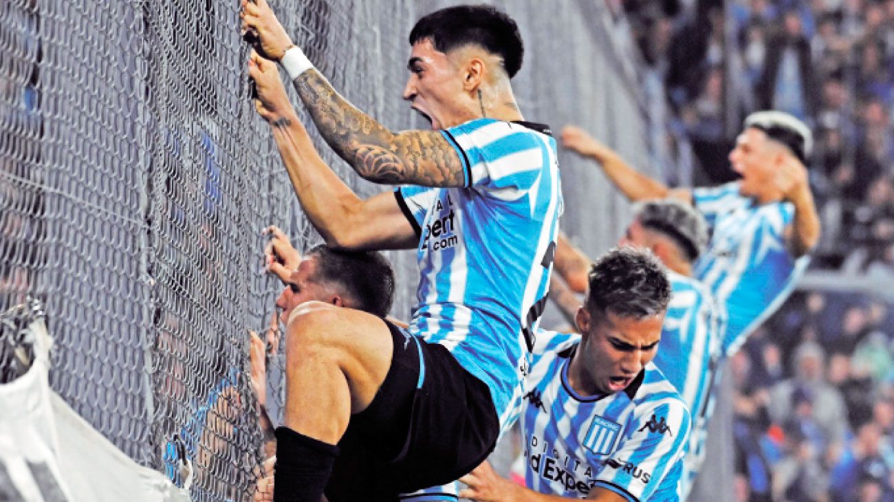 Racing festejó sobre la hora un partido decisivo y sigue puntero