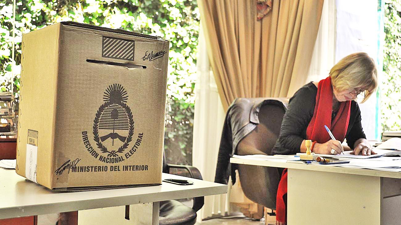 Unos 10 mil argentinos en el exterior usarán el voto postal