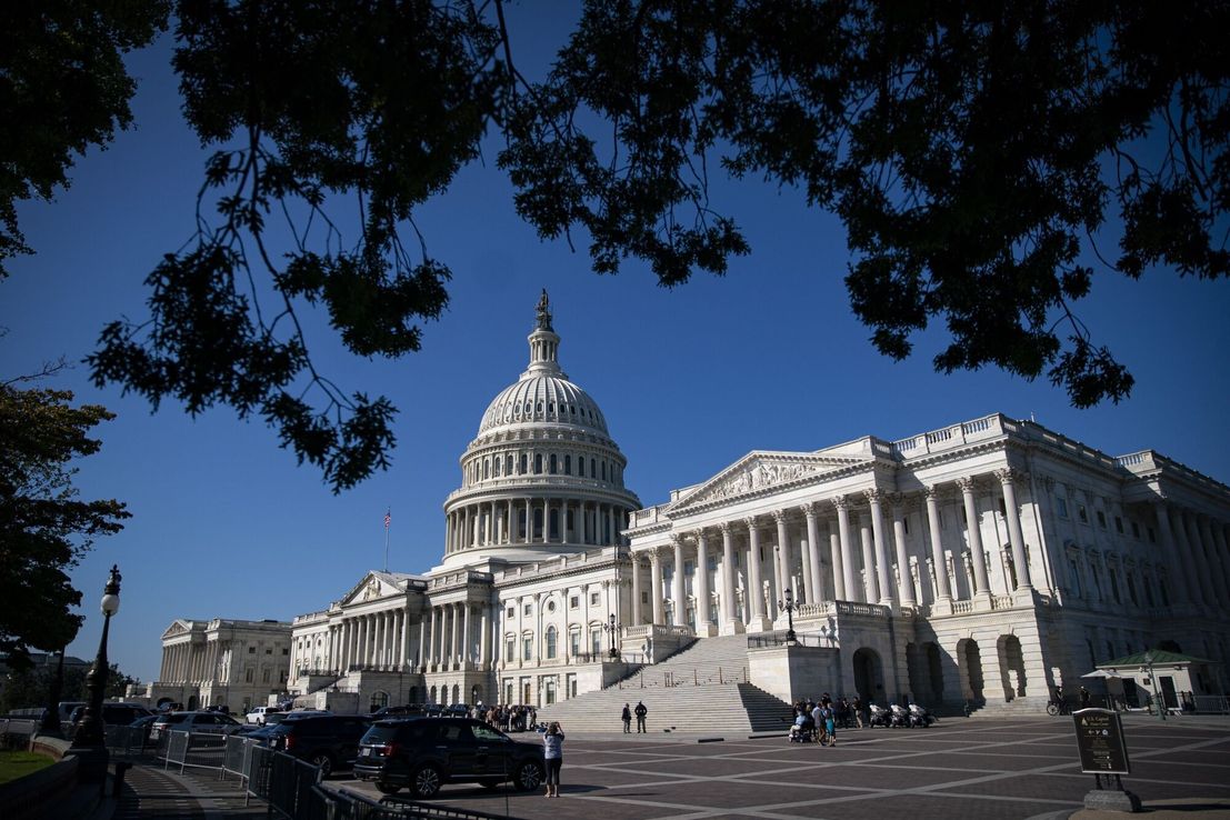 Senadores republicanos y democrátas acercan posiciones para evitar el cierre del gobierno de Estados Unidos