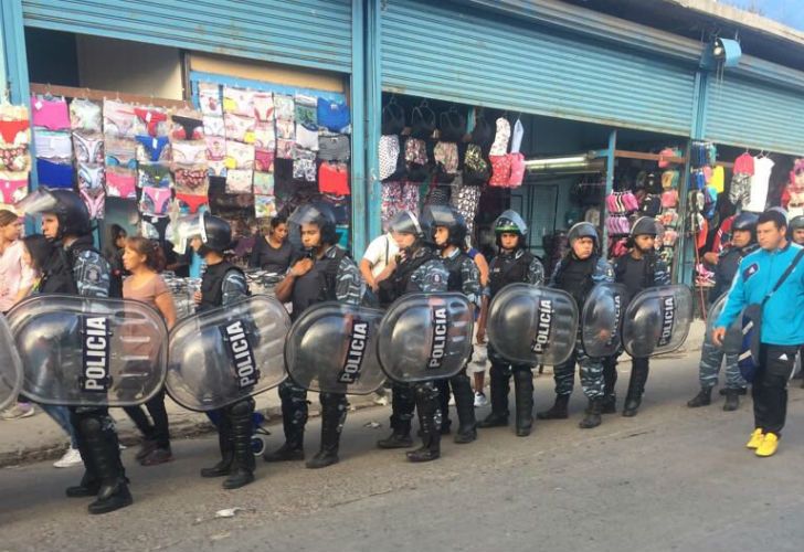 Megaoperativo en La Salada: realizan 500 allanamientos