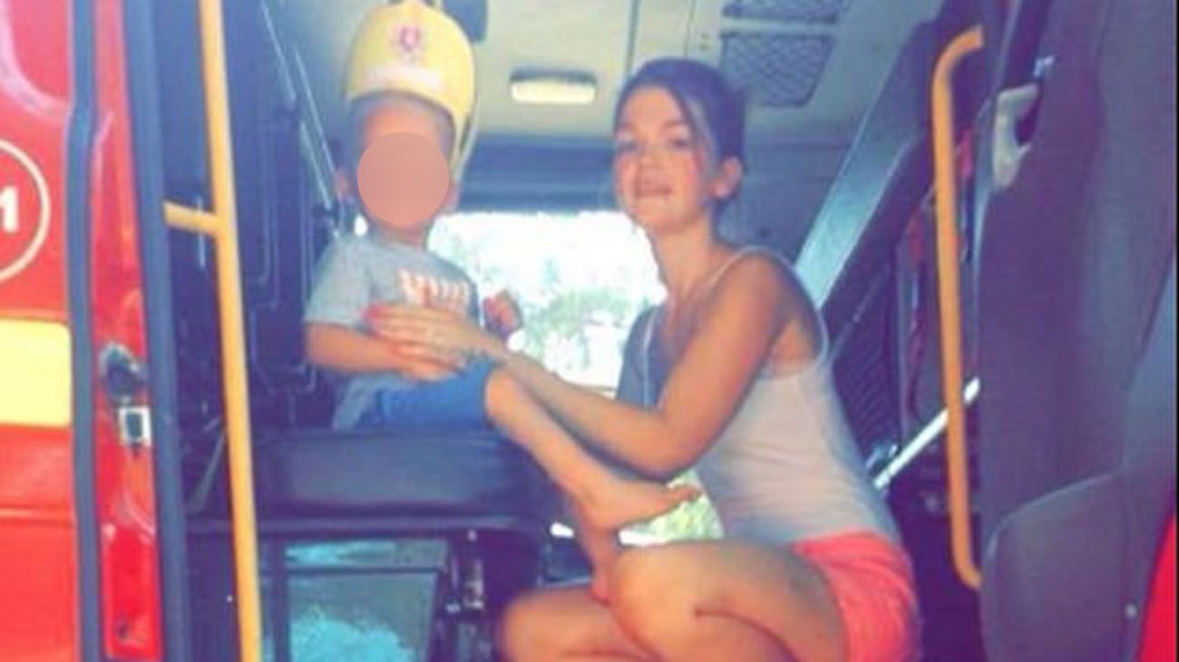 Reclinó el asiento del auto para castigar a su hijastro de 3 años y lo mató