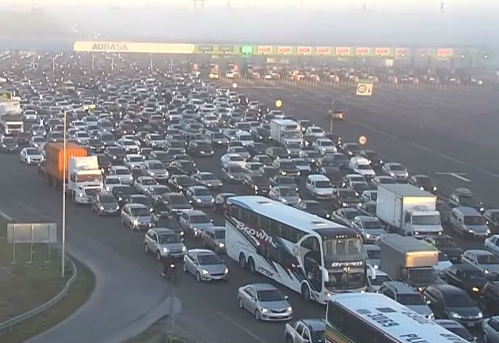 Semana Santa: colapso total en la autopista Buenos Aires-La Plata
