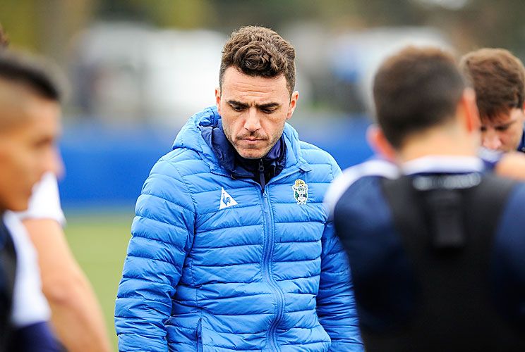 Un técnico comprometido no sólo con el fútbol