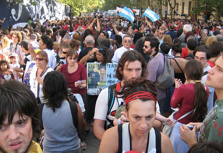 Masiva marcha a Plaza de Mayo por el Día de la Memoria