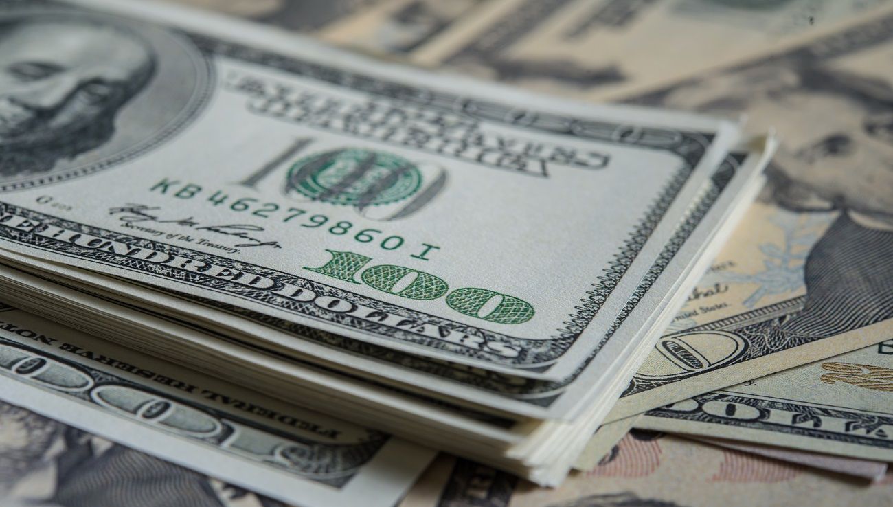 El dólar blue pierde valor este 25 de octubre