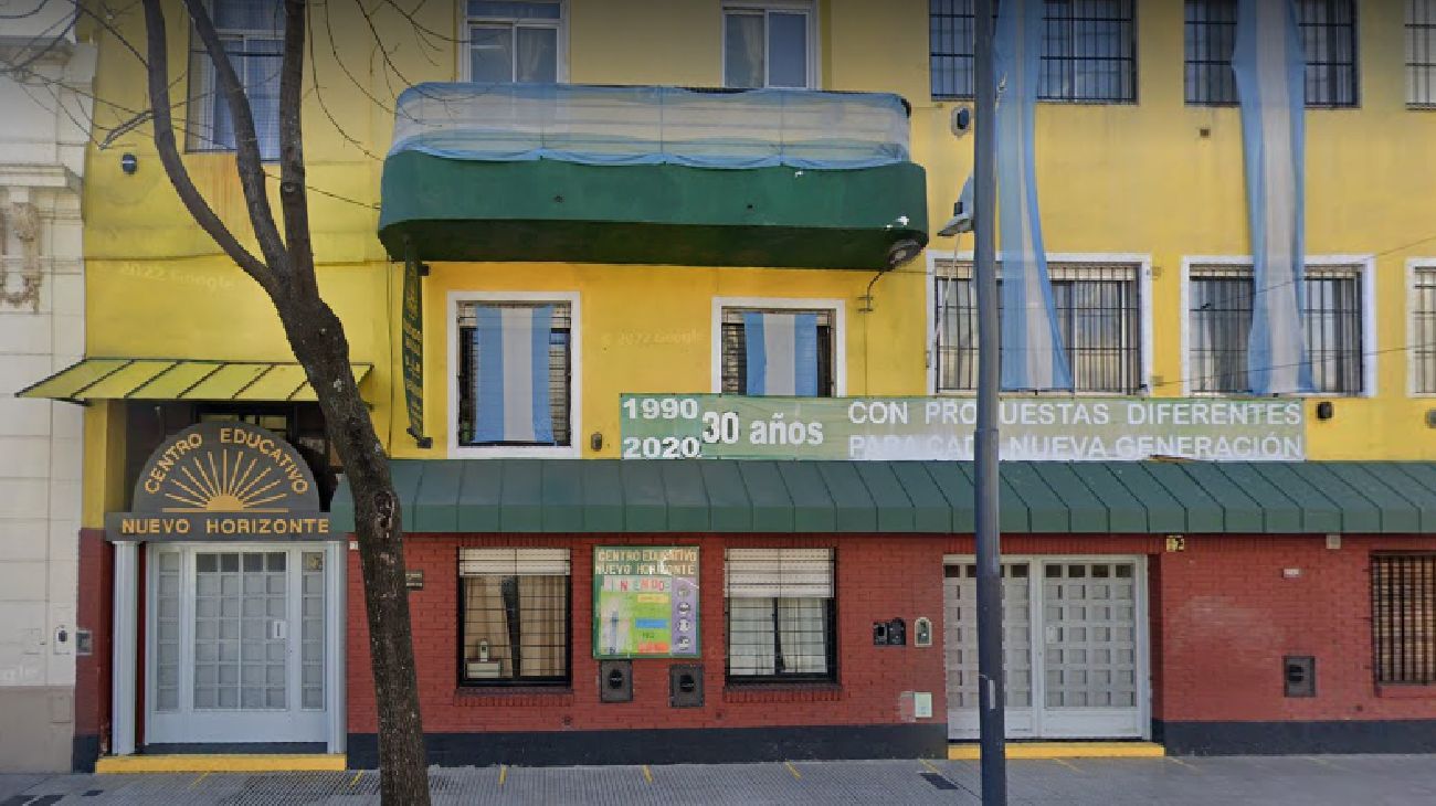Más de 250 alumnos "desesperados" por el cierre inesperado de una escuela porteña a días del inicio de clases
