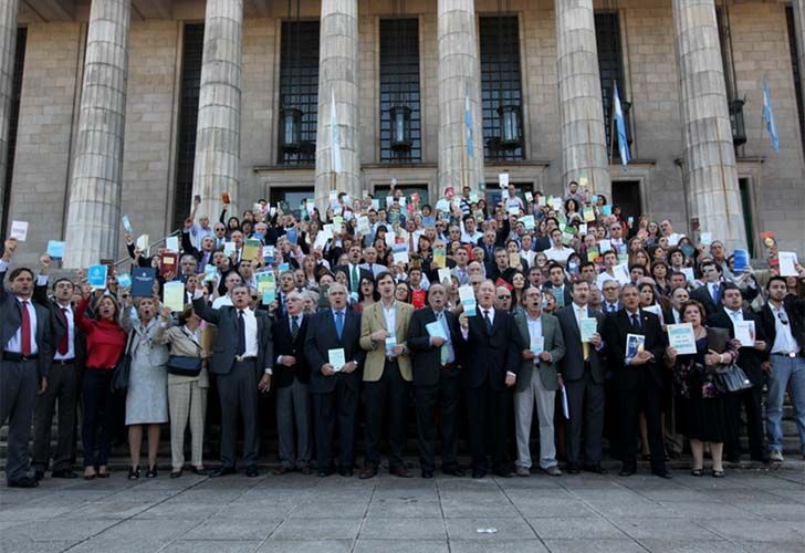 Protesta en la Facultad de Derecho contra la reforma judicial