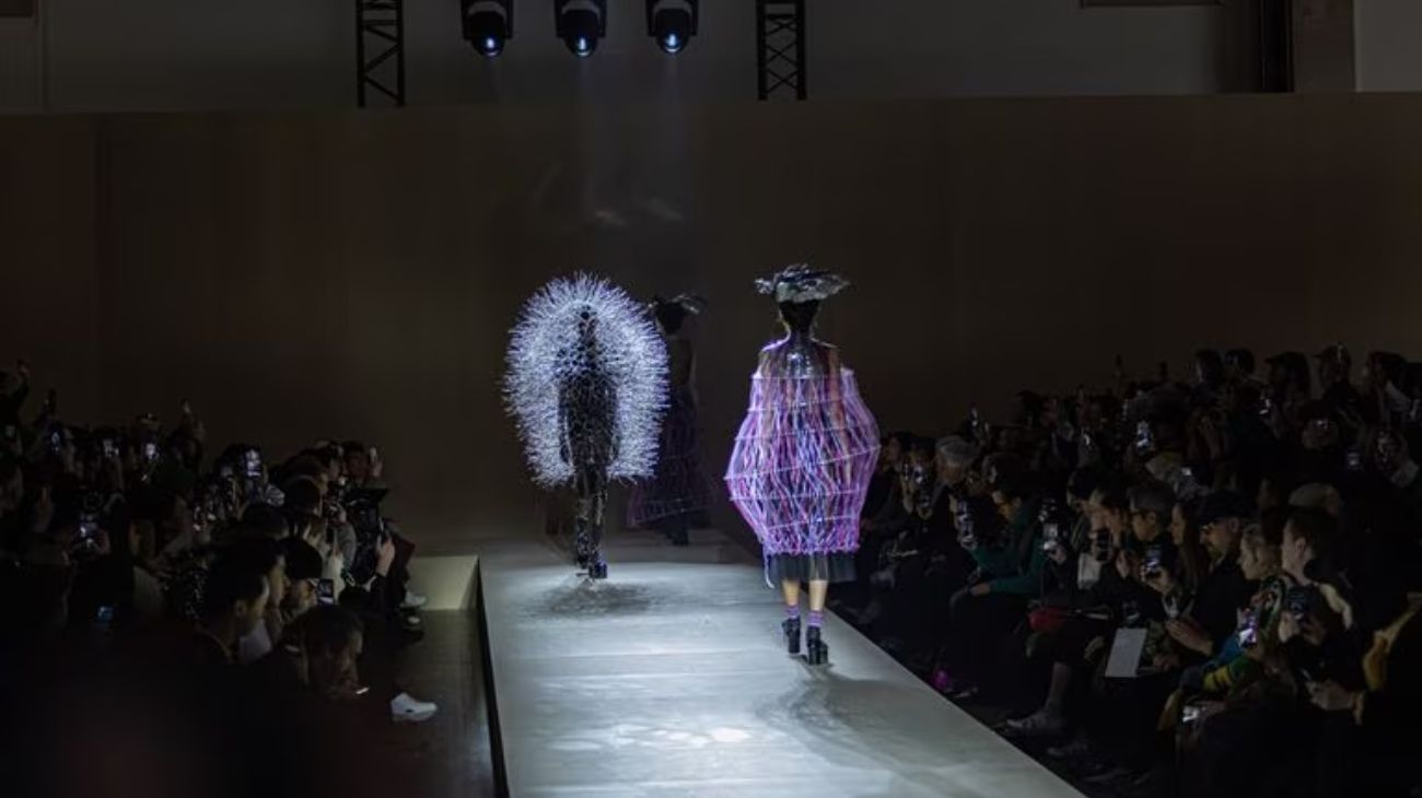 Juanita Tinelli, instalada en París, brilló en la pasarela