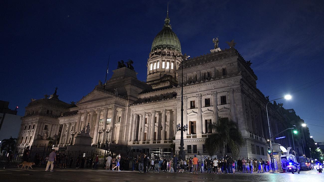 Murió Carlos Menem: los restos del expresidente son velados en el Congreso