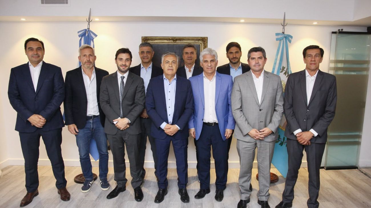 Los gobernadores de JxC se reunieron con Francos y Caputo para advertir qué reformas no acompañarán