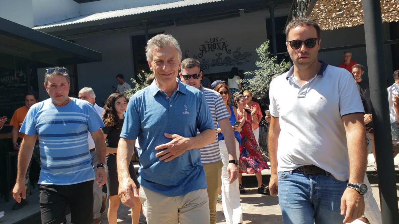Macri en Córdoba: jugó al golf con amigos y miró la carrera de Fórmula 1