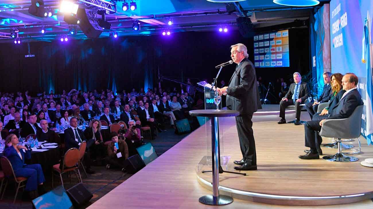 Alberto F desafía a los K y marca más diferencias
