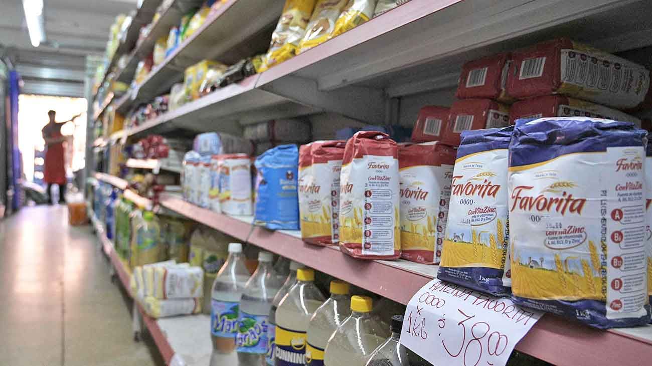Supermercadistas prevén nuevas subas en aceite, harina y galletitas
