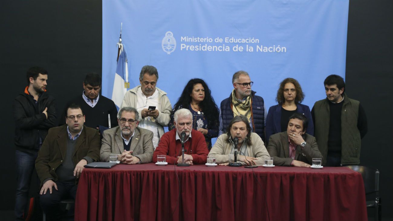 Docentes universitarios rechazaron nueva oferta salarial y ratificaron el paro