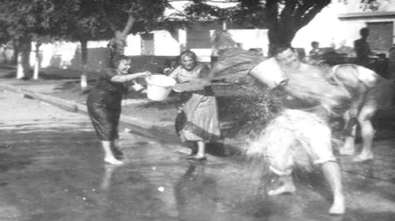 Carnavales de antes: de Sarmiento y el pomo de agua, a las serpentinas y los bailes en estadios